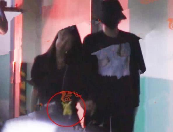 张艺兴爆料吴亦凡视频,揭秘娱乐圈背后真相 第1张 张艺兴爆料吴亦凡视频,揭秘娱乐圈背后真相 第1张